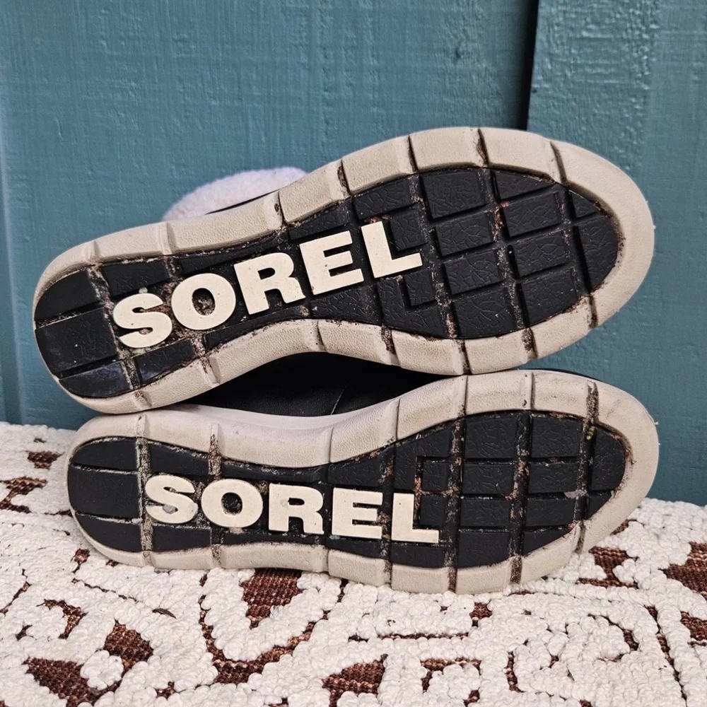 Sorel Tan and Black Lace-Up Sherpa-Lined Ankle Boots
